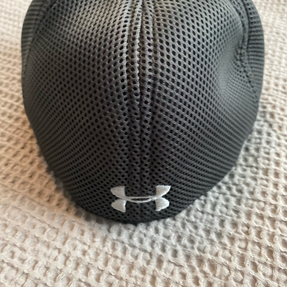 Under Armour hat - Picture 2 of 3